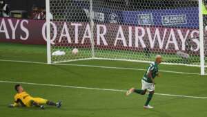 Deyverson provoca Flamengo após erro que custou eliminação do time na Copa SP