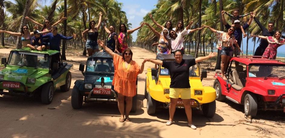 Jogadores e turistas curtem férias em Porto de Galinhas com Fabby Buggy Turismo