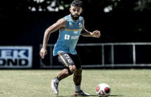 Paulistão: Lateral testa positivo para Covid-19 e é afastado dos treinos no Santos