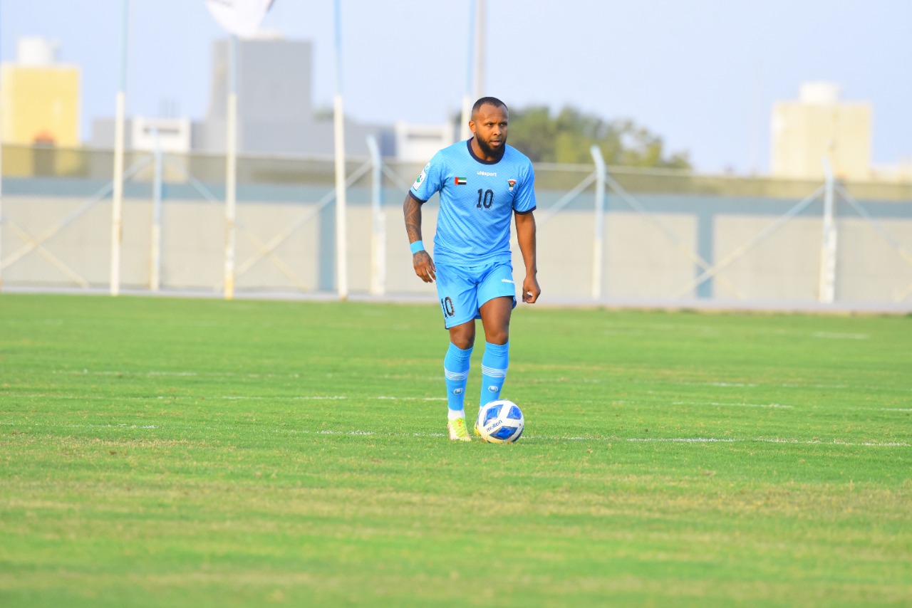 Ex-Flamengo, meia Chiquinho celebra boa fase nos Emirados Árabes e marca de 13 vitórias seguidas