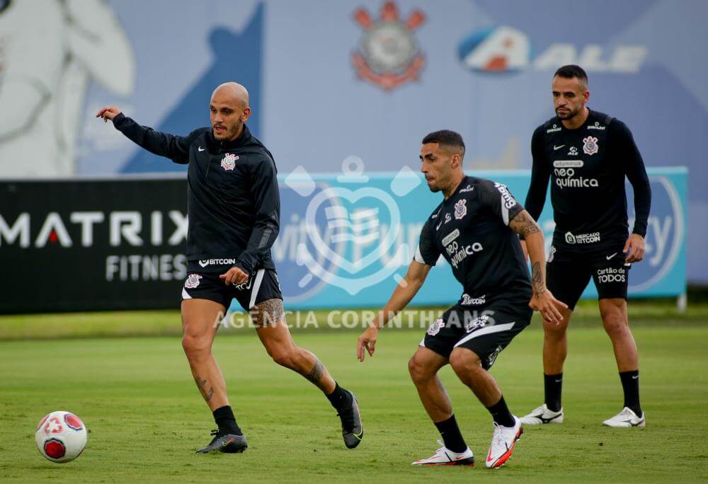 Rival do Brasileirão monitora situação de volante do Corinthians
