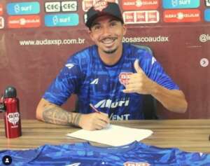 Além de MC Livinho, clube do Paulista A2 fecha com ex-Vasco e mais um