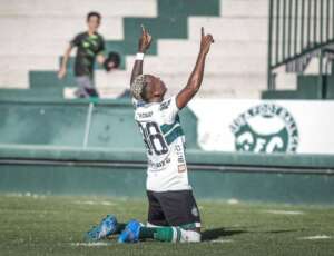 Paranaense: Coritiba fica próximo de renovar com destaque do clube