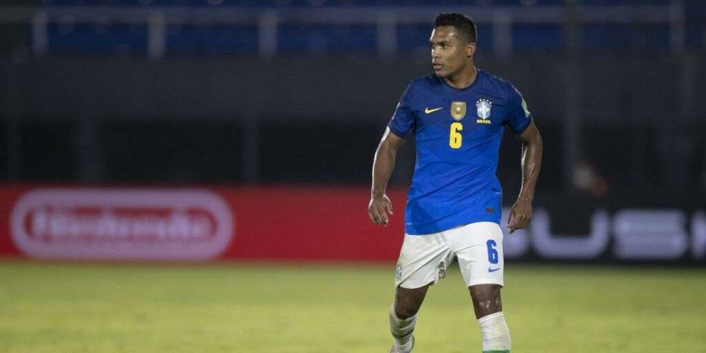 Alex Sandro testa positivo para Covid-19 e desfalca Seleção Brasileira contra o Paraguai