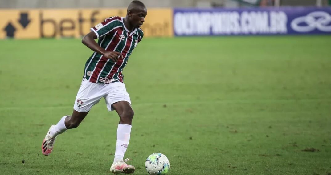 Carioca: Atacante testa positivo para a covid-19 em reapresentação do Fluminense
