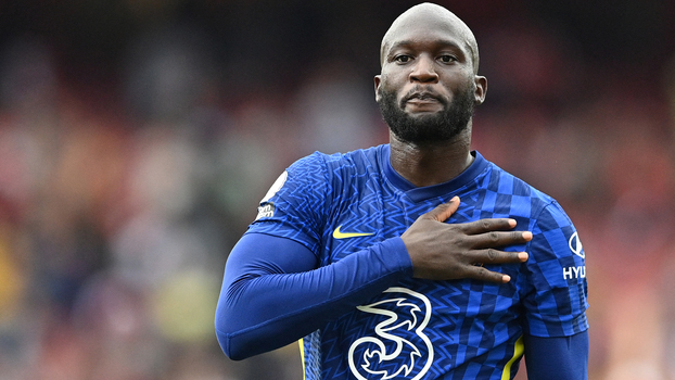 lukaku pede desculpas e retorna ao chelsea