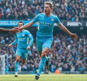 INGLÊS: Manchester City vence Chelsea e dispara na liderança