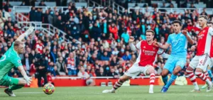 INGLÊS: City vira sobre Arsenal no fim e ganha 11° jogo seguido