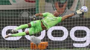 Mineiro: América negocia com ex-goleiro do Palmeiras e lateral dispensado pelo Cruzeiro