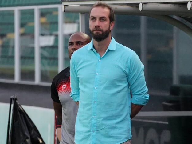 Cai o primeiro treinador no Catarinense