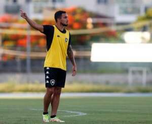 Carioca: Ex-Manchester United desfalca Botafogo por seis meses