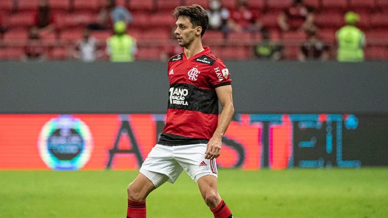 Internado com infecção, Rodrigo Caio desmente boatos de aposentadoria no Flamengo