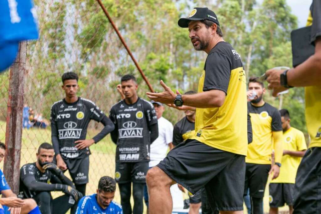 Adversário da Ponte na Copa do Brasil tem ex-meia de Grêmio e Corinthians como técnico