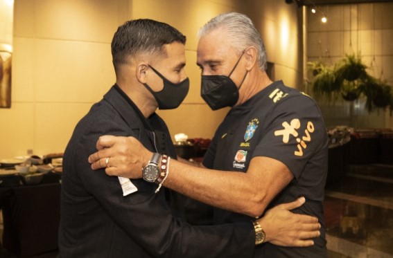 Thiago Silva e Tite, da seleção brasileira