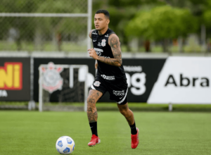 Corinthians tem acordo para emprestar volante a rival do Paulistão
