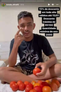 Goleiro sensação da Copa SP tira proveito da fama repentina e tenta ganhar uma graninha extra vendendo tomate