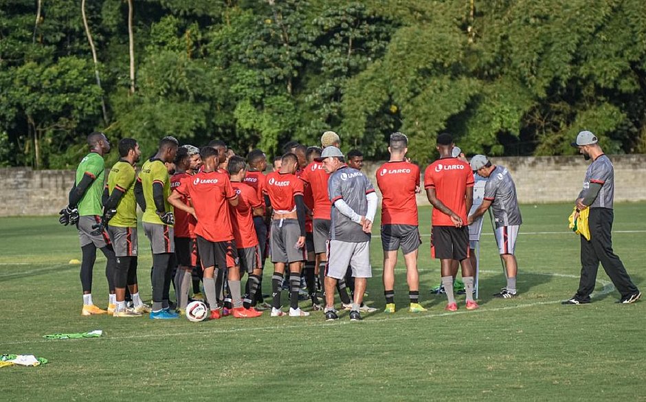 Baiano: Vitória suspende pré-temporada por causa de surto de Covid-19