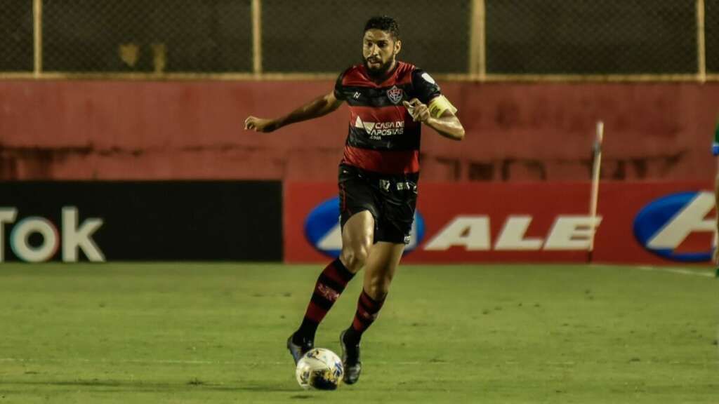 Zagueiro campeão mundial pelo Corinthians acerta com time da Série B