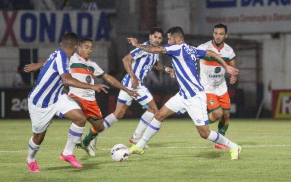 Após derrota na estreia, Barroca liga sinal de alerta no Avaí 2 AVAI 1