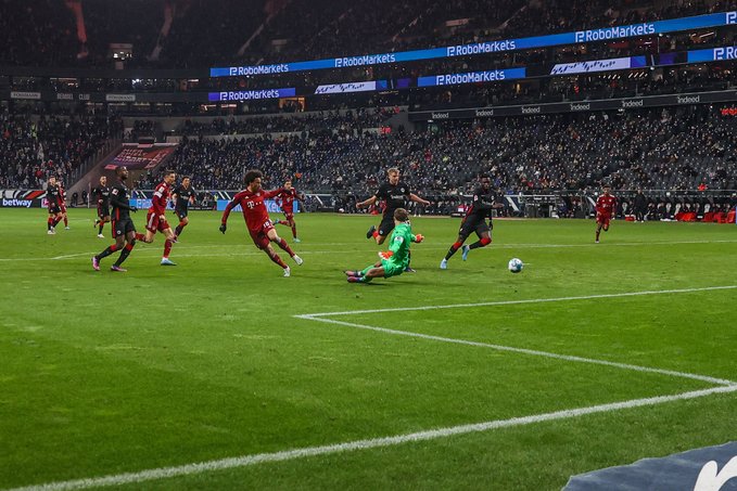 ALEMÃO: Bayern de Munique derrota o Eintracht Frankfurt