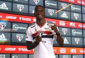 Volante é apresentado no São Paulo e se diz pronto para estrear