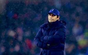 Inglês: Técnico ameaça deixar o Tottenham