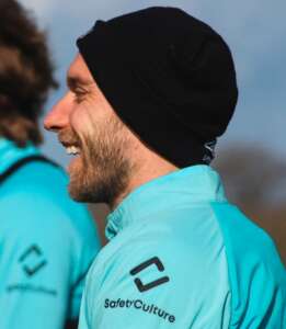 Eriksen é relacionado e volta a jogar 258 dias após parada cardíaca