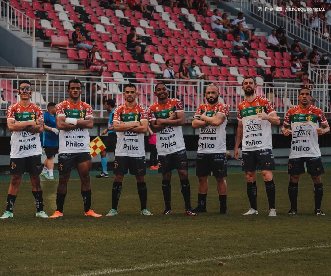 Brusque vence joinville e segue na ponta1