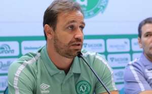 Felipe Conceição reclama do gramado, fala em jogo ruim e alerta: 