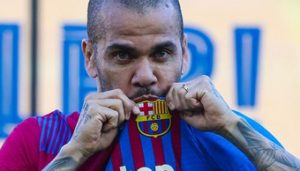 Espanhol: Daniel Alves pega 2 jogos de gancho por expulsão