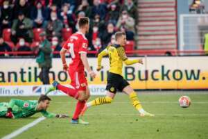 ALEMÃO: Com dois de Reus, Dortmund vence Union Berlin e fica mais perto do líder Bayern