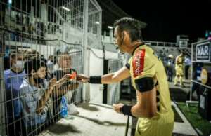 FPF fecha acordo para distribuir partidas do Paulistão no exterior até 2025