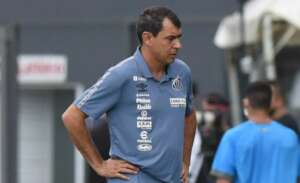 Em oscilação no Paulistão, Santos demite Fábio Carille
