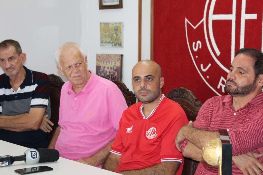 Segundona: América acerta com técnico português