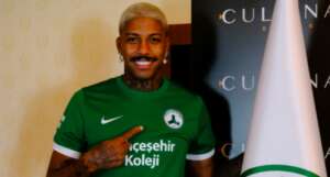 Gaúcho: Meia do Grêmio é diagnosticado com câncer no testículo e ‘mela’ ia à Turquia