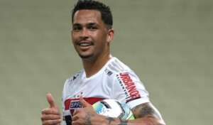 Ceni se frustra com Luciano e adia a volta ao time titular do São Paulo