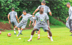 Líder do Paulista A3 oficializa atacante colombiano