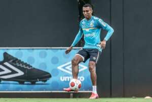 Com lesão na coxa, lateral desfalca o Santos