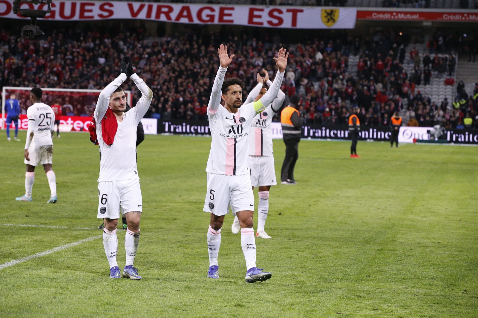 FRANCÊS: Messi brilha e Paris Saint-Germain goleia Lille
