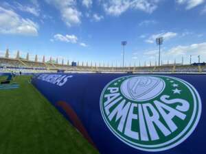 Palmeirenses se espalham por Abu Dabi para Mundial e encaram diferenças culturais