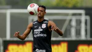 Robson Bambu é relacionado pela 1ª vez no Corinthians