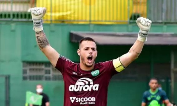 Goleiro João Paulo é um dos suspenso na Chapecoense