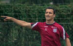 Técnico do Figueirense comemora premiação na Copa do Brasil