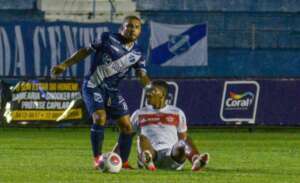 Paulista A2: Presidente do Taubaté bate boca com torcedores e promete: 'Vamos resolver isso'