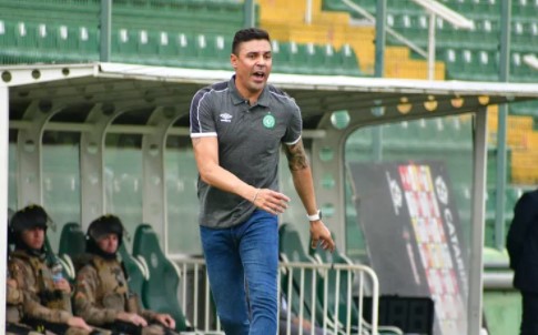 Técnico da Chapecoense, Bolívar.