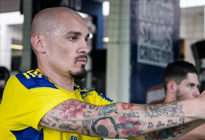 Zagueiro Maicon interessa ao Santos