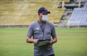 Piauiense: Novo técnico do Flamengo ainda cumpre suspensão do TJD