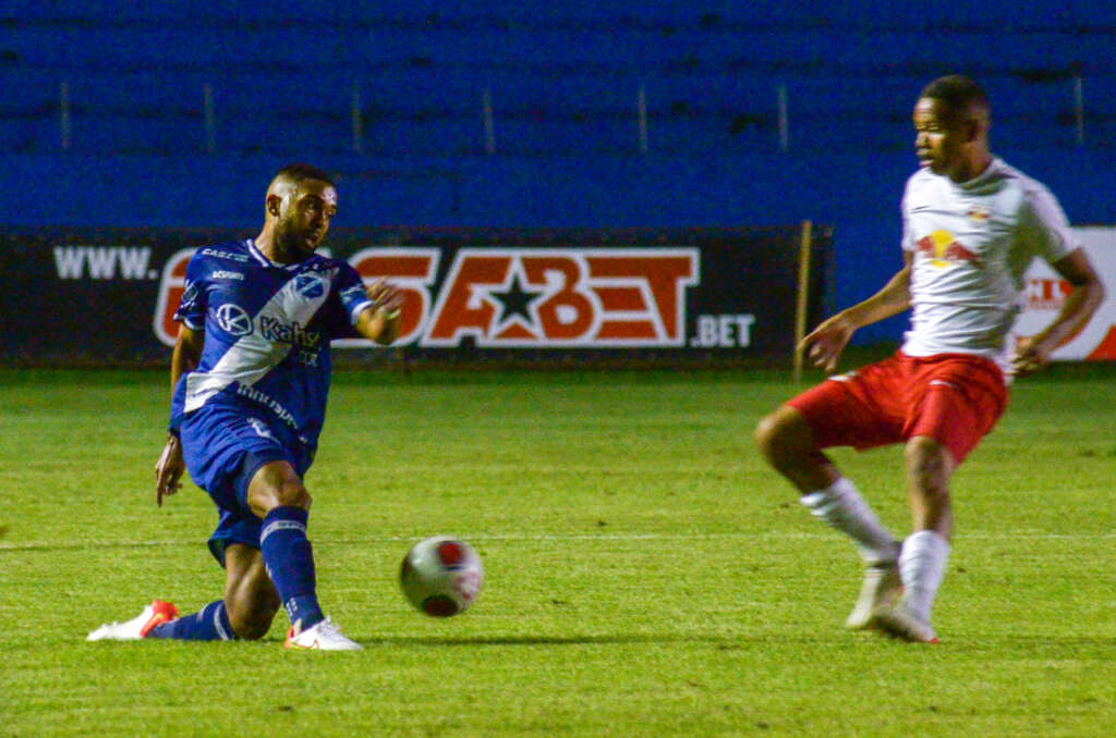 Taubaté 4 x 3 RB Brasil – Em jogaço, Burro vence a 1ª e sai do Z4