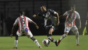 CARIOCA: Vasco vence o Bangu no reencontro com ídolo e maestro Felipe