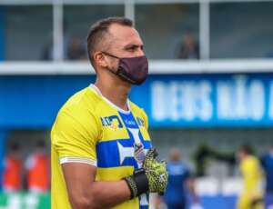 Goleiro Victor Souza celebra titularidade e foco na classificação